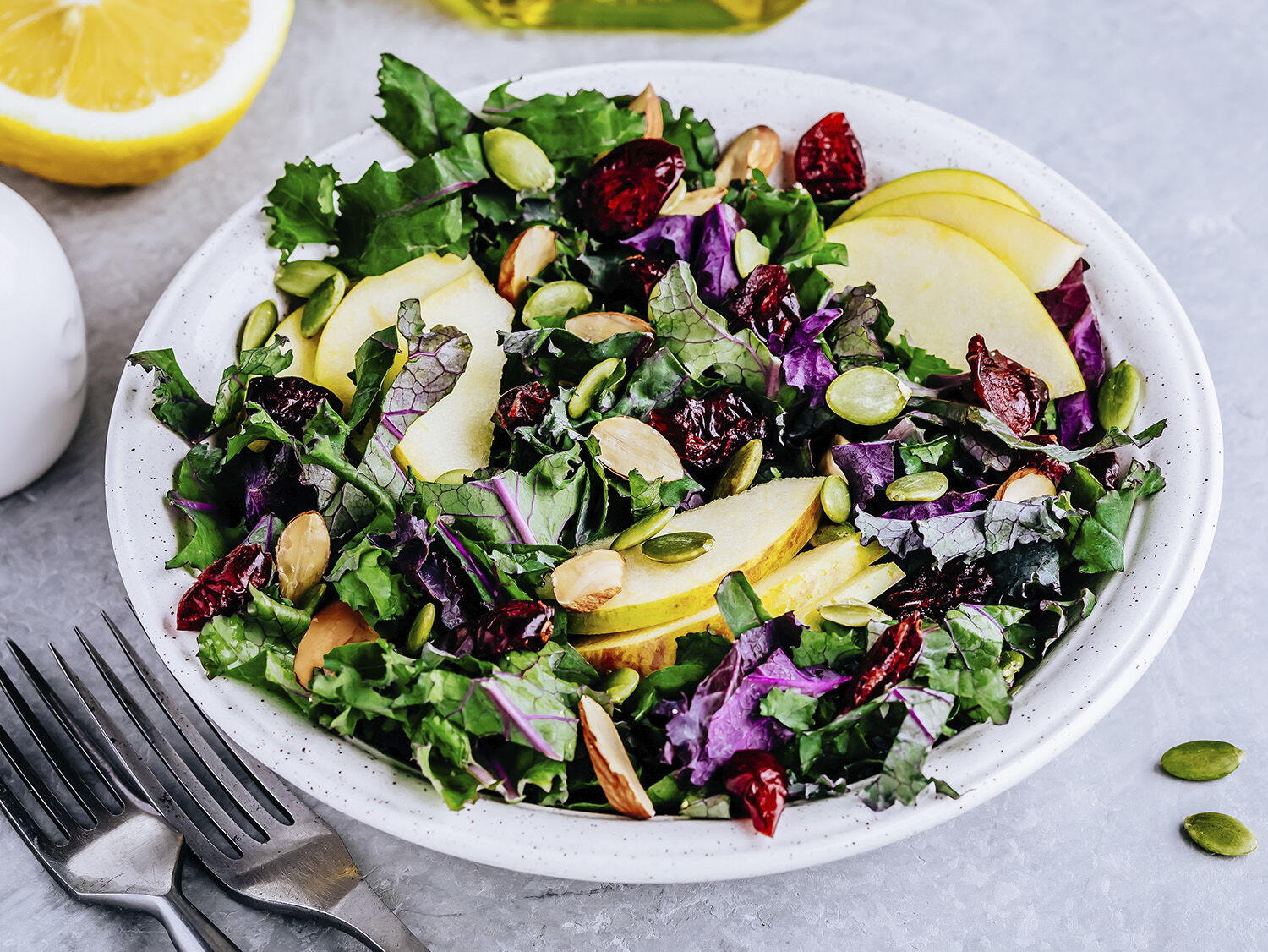 Saffron-Infused Apples with Baby Kale and Turmeric Vinaigrette